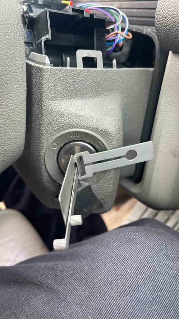 Cost considerations for hiring a locksmith for a bedroom lockout